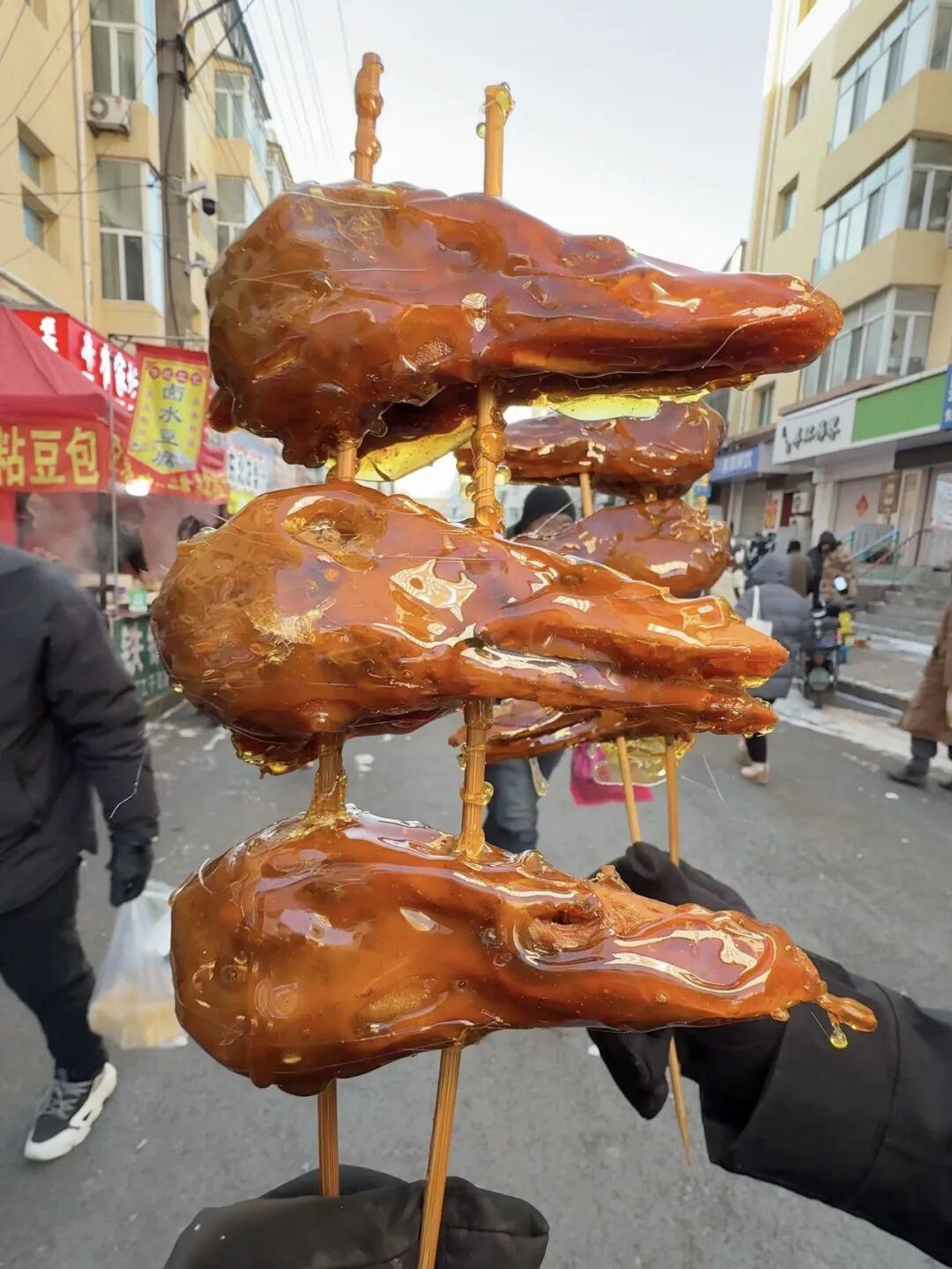 衢州鸭头做成冰糖葫芦,30元3个!(图3) 衢州鸭头做成冰糖葫芦,30元3个!(图3)